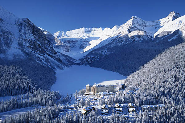 The Fairmont Chateau Lake Louise and Mt. Victoria, Banff National Park, Kanada