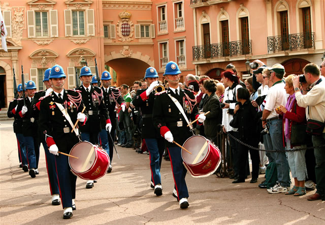 Wachablösung - Relève de la Garde, Monaco