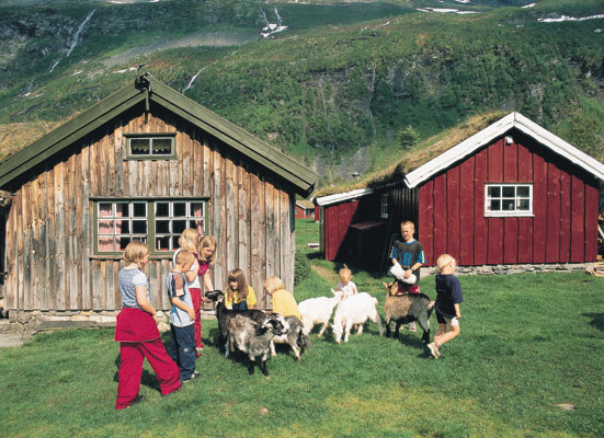Herdalssetra mountain farm Møre og Romsdal farm holiday children and goats nature wooden cottages, Norwegen