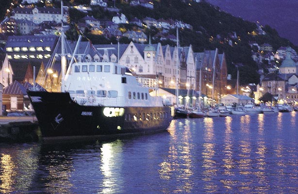 Bergen ferry harbour by night light evening city town culture boats, Norwegen