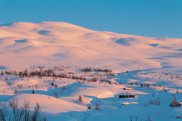 Hemsedal winter nature scenery evening sun over mountains and cottage region view of snow-covered mountains, Norwegen