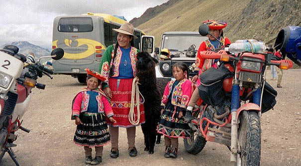 Indiomutter mit Kindern, Peru