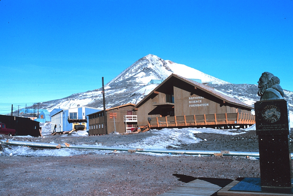 National Science Foundation am McMurdo Sound