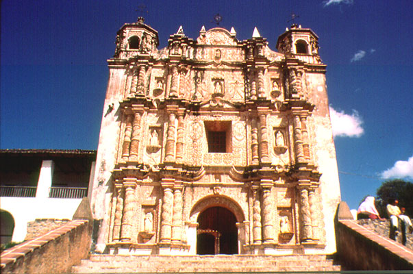 Fassade einer Kirche, Mexiko