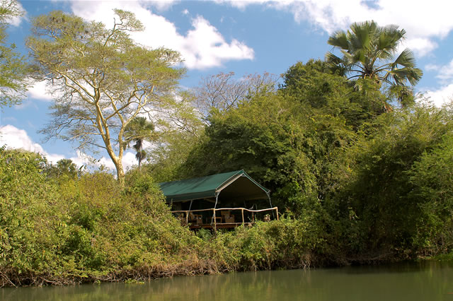 Blick auf die Mvuu Wilderness Lodge im Liwonde-Nationalpark